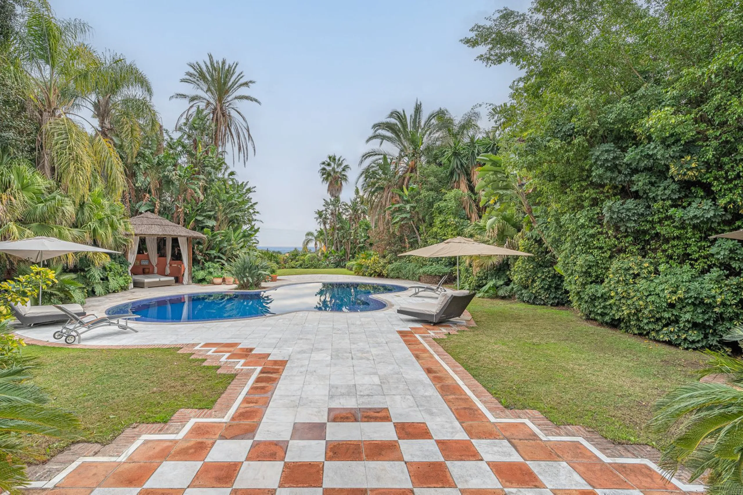 This villa presents an exceptional refurbishment opportunity to create your ideal family home.