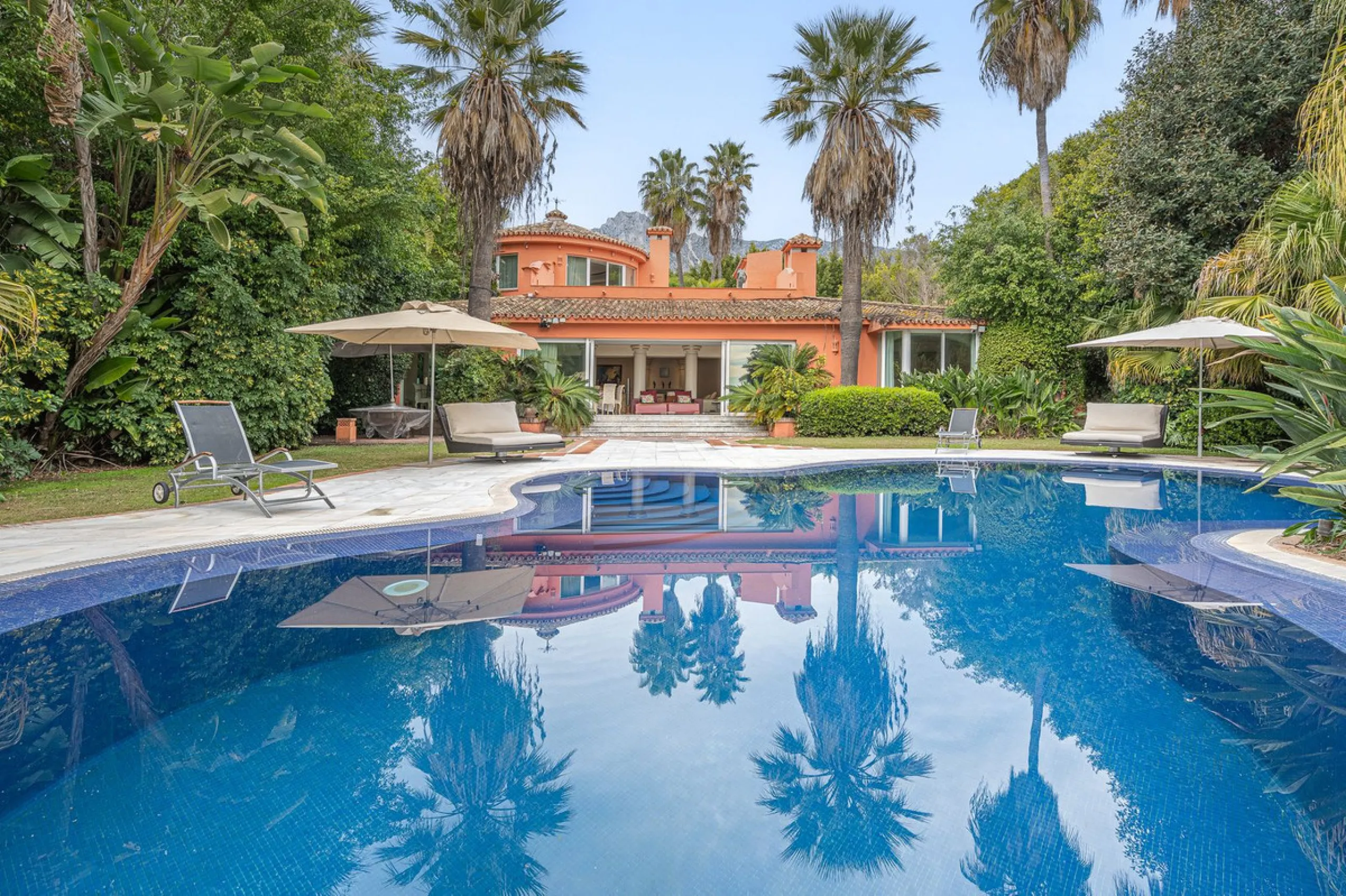 This villa presents an exceptional refurbishment opportunity to create your ideal family home.