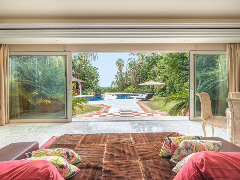 This villa presents an exceptional refurbishment opportunity to create your ideal family home.