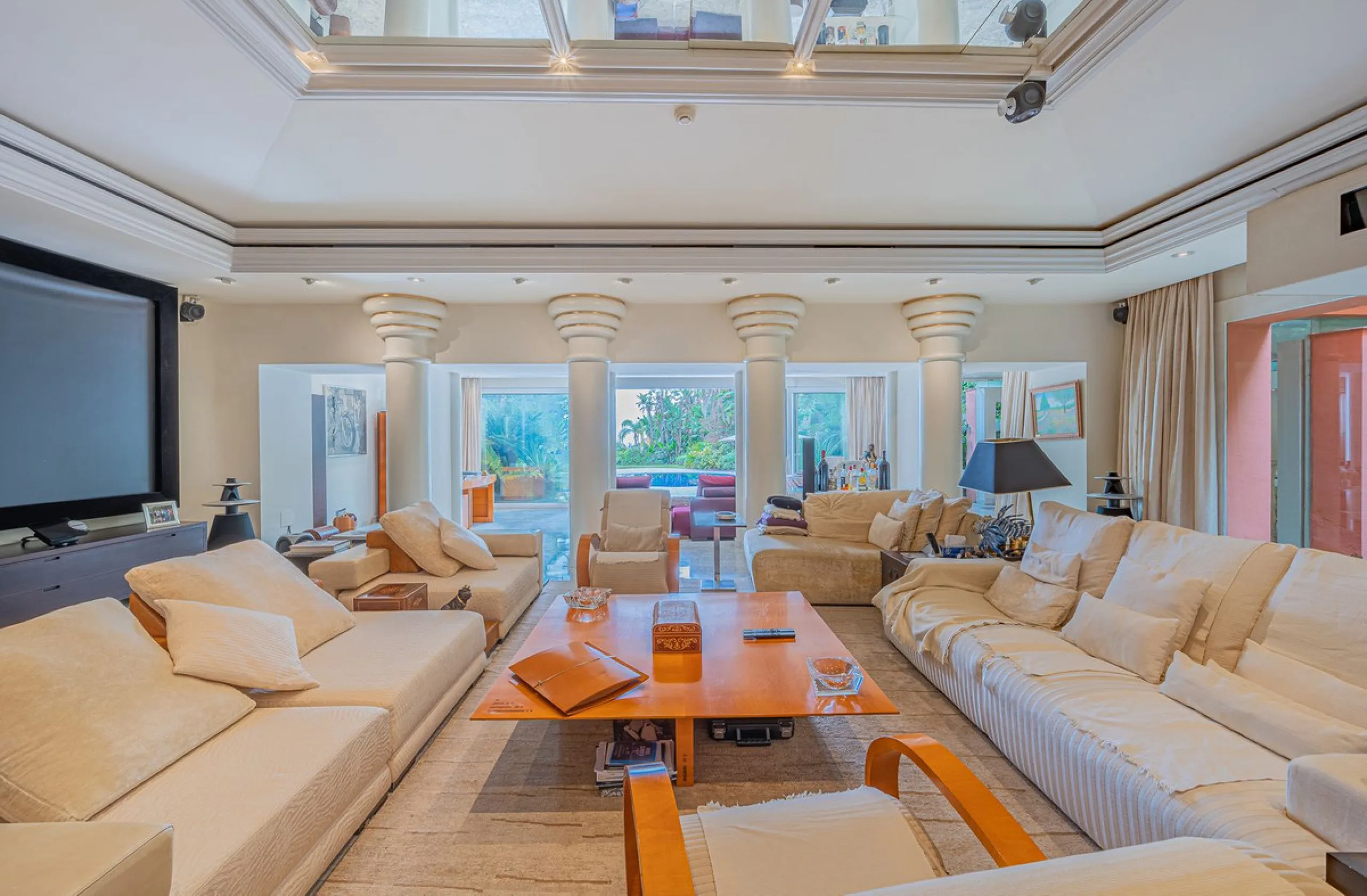 This villa presents an exceptional refurbishment opportunity to create your ideal family home.
