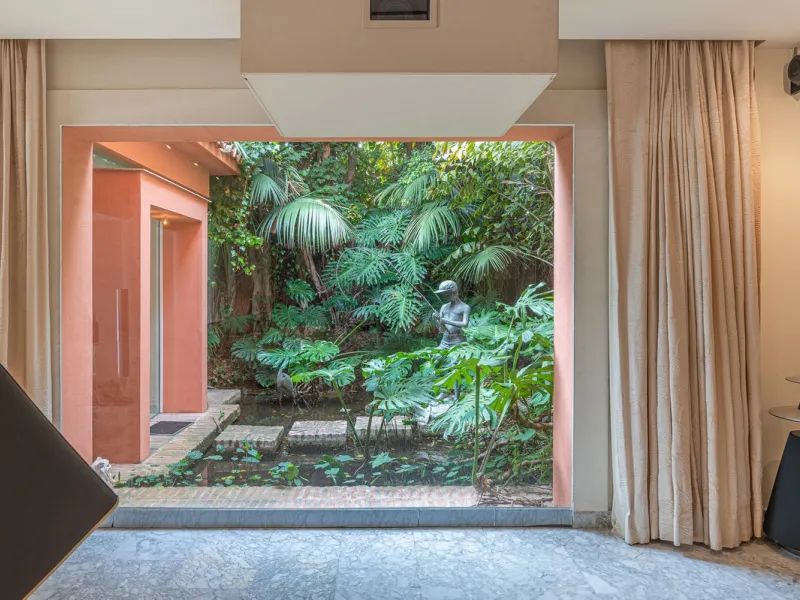 This villa presents an exceptional refurbishment opportunity to create your ideal family home.