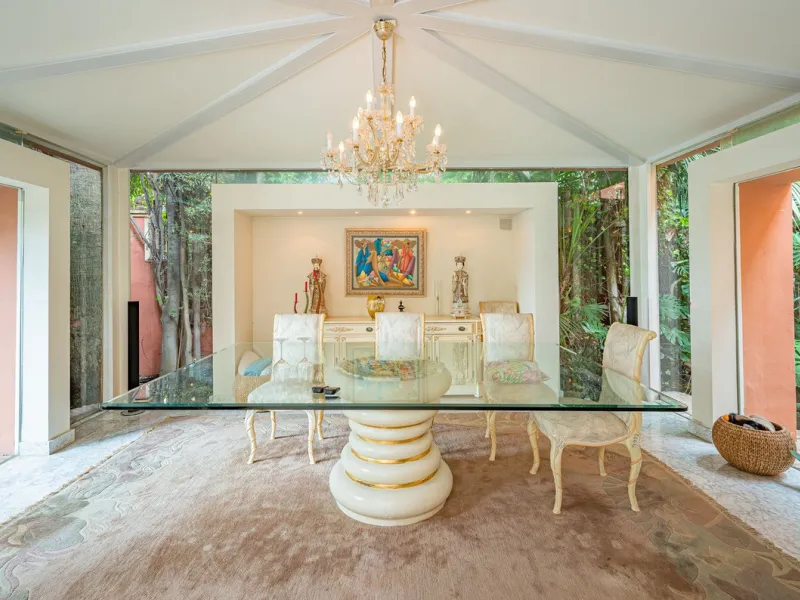 This villa presents an exceptional refurbishment opportunity to create your ideal family home.
