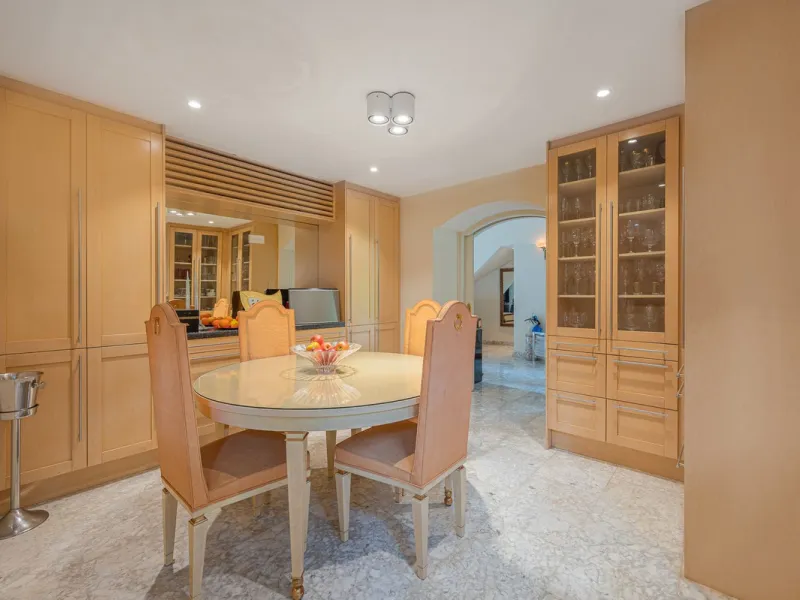 This villa presents an exceptional refurbishment opportunity to create your ideal family home.