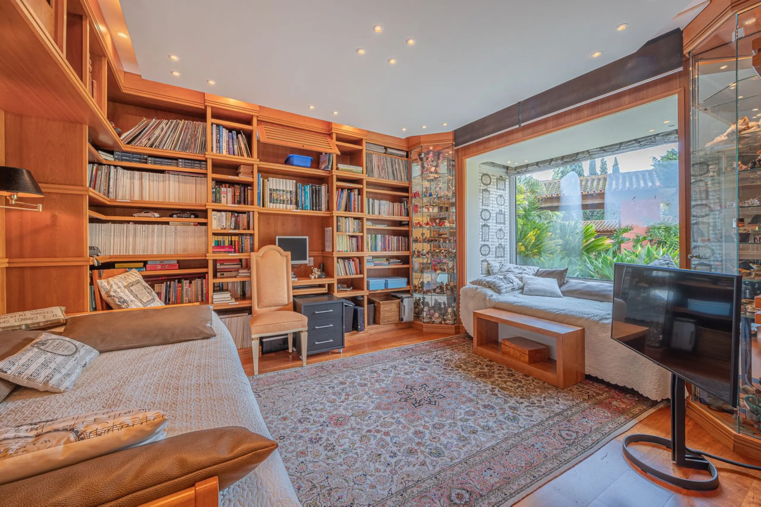 This villa presents an exceptional refurbishment opportunity to create your ideal family home.