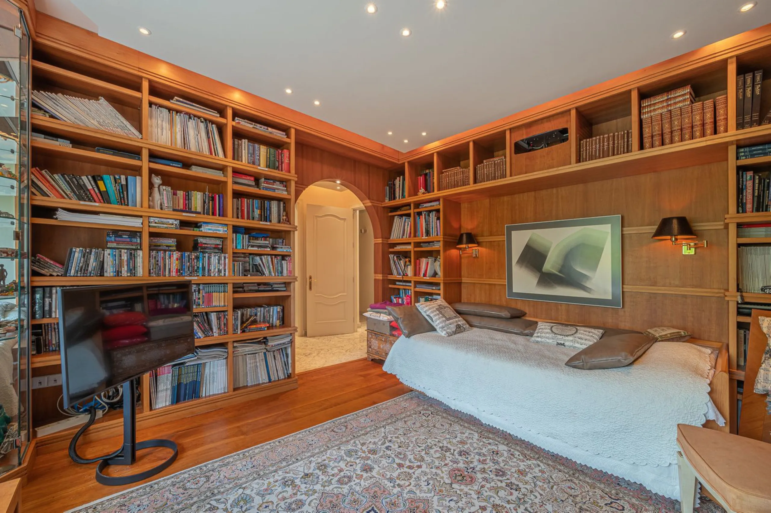 This villa presents an exceptional refurbishment opportunity to create your ideal family home.