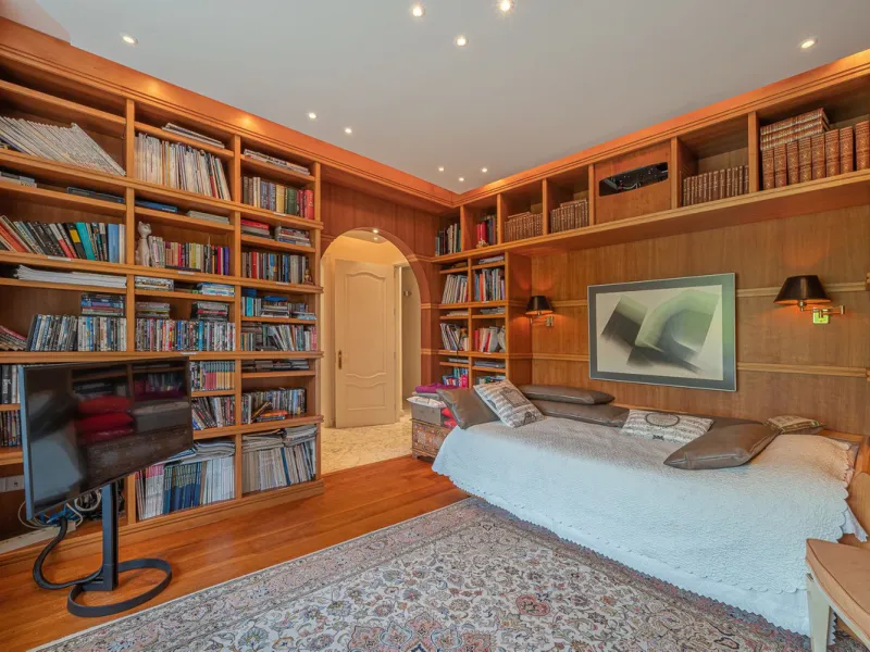 This villa presents an exceptional refurbishment opportunity to create your ideal family home.