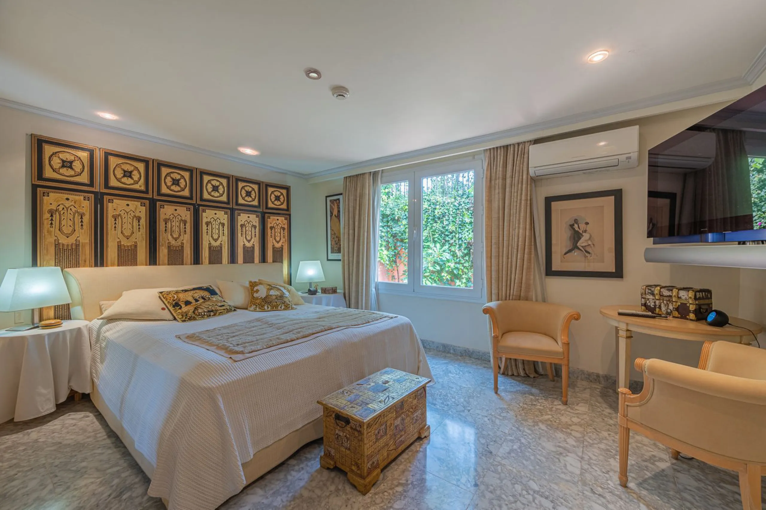 This villa presents an exceptional refurbishment opportunity to create your ideal family home.