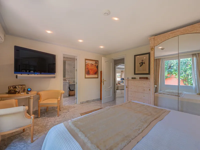 This villa presents an exceptional refurbishment opportunity to create your ideal family home.
