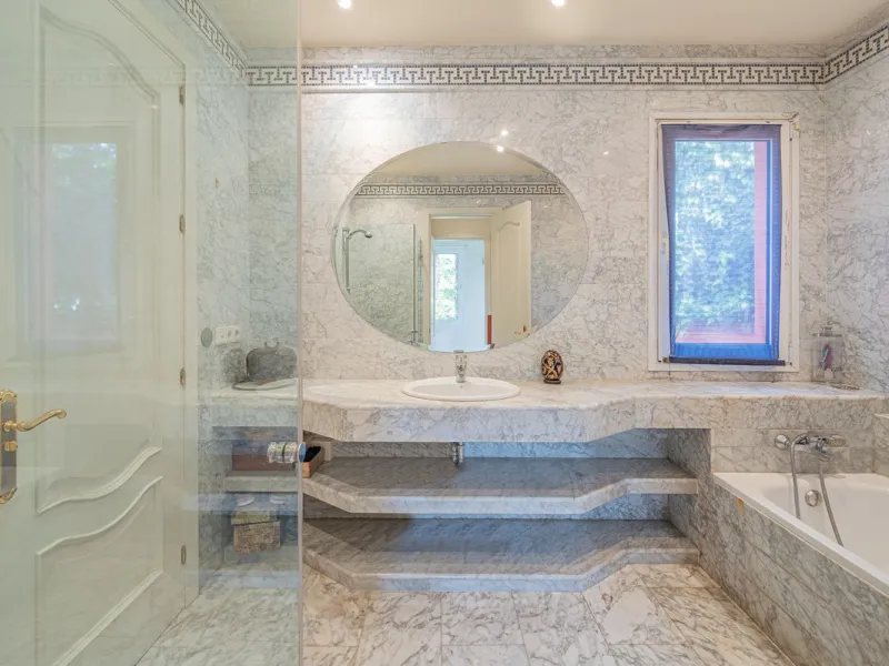 This villa presents an exceptional refurbishment opportunity to create your ideal family home.