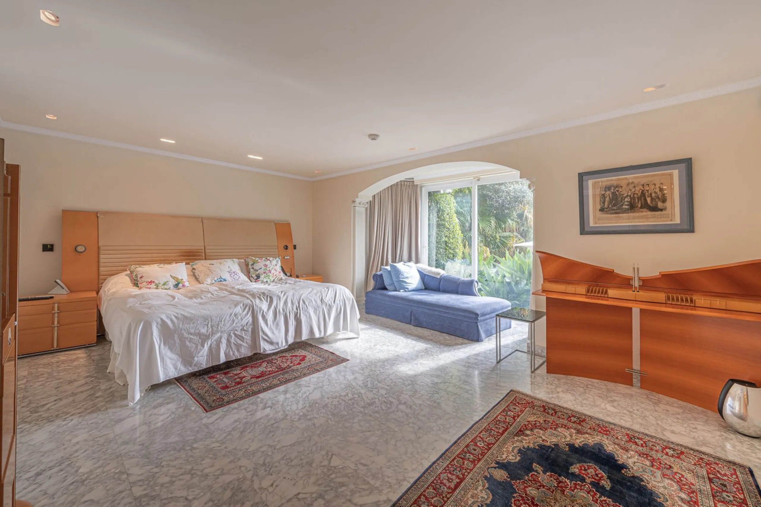 This villa presents an exceptional refurbishment opportunity to create your ideal family home.