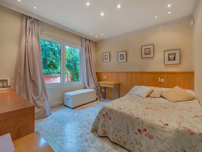 This villa presents an exceptional refurbishment opportunity to create your ideal family home.