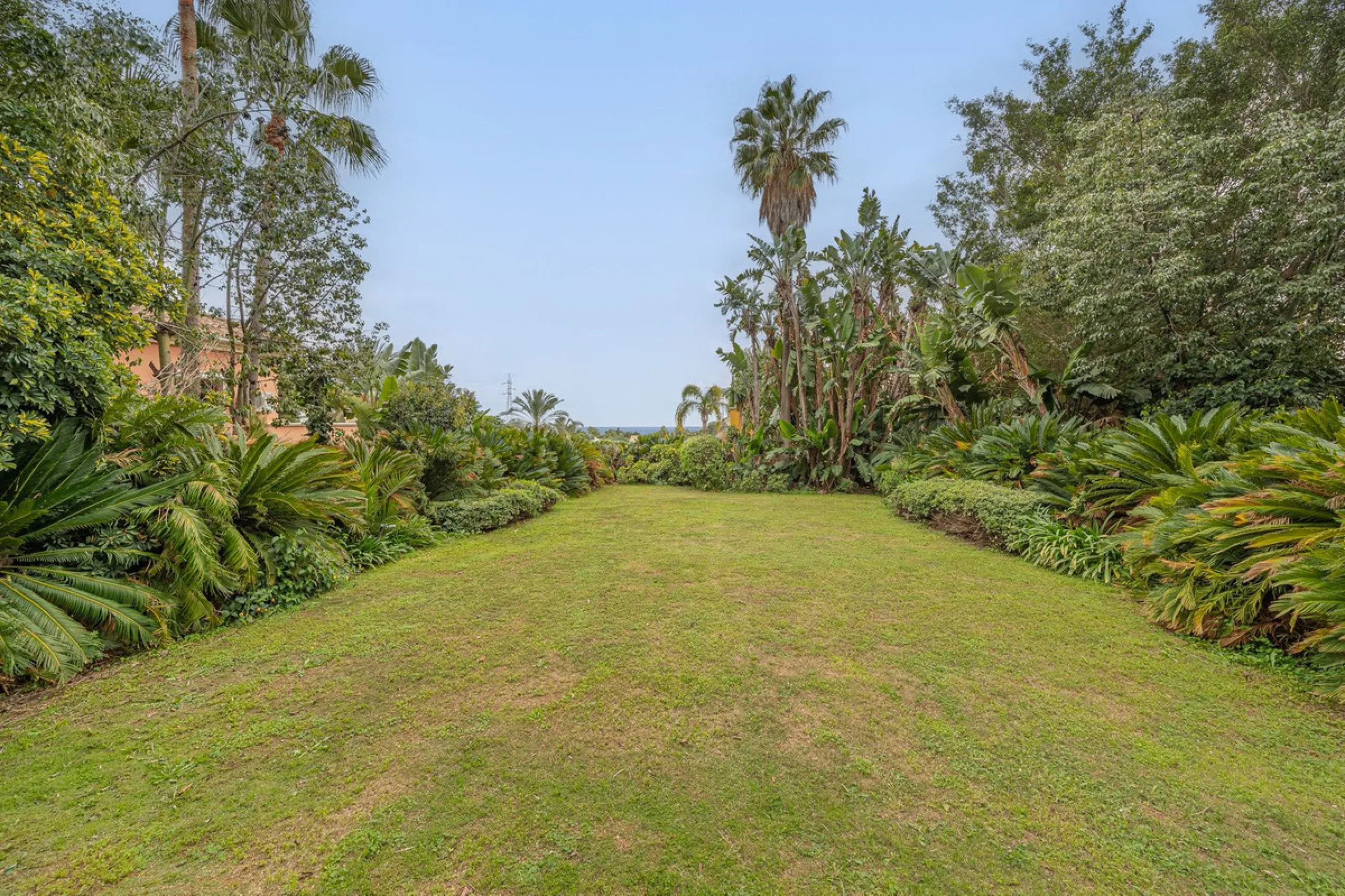This villa presents an exceptional refurbishment opportunity to create your ideal family home.