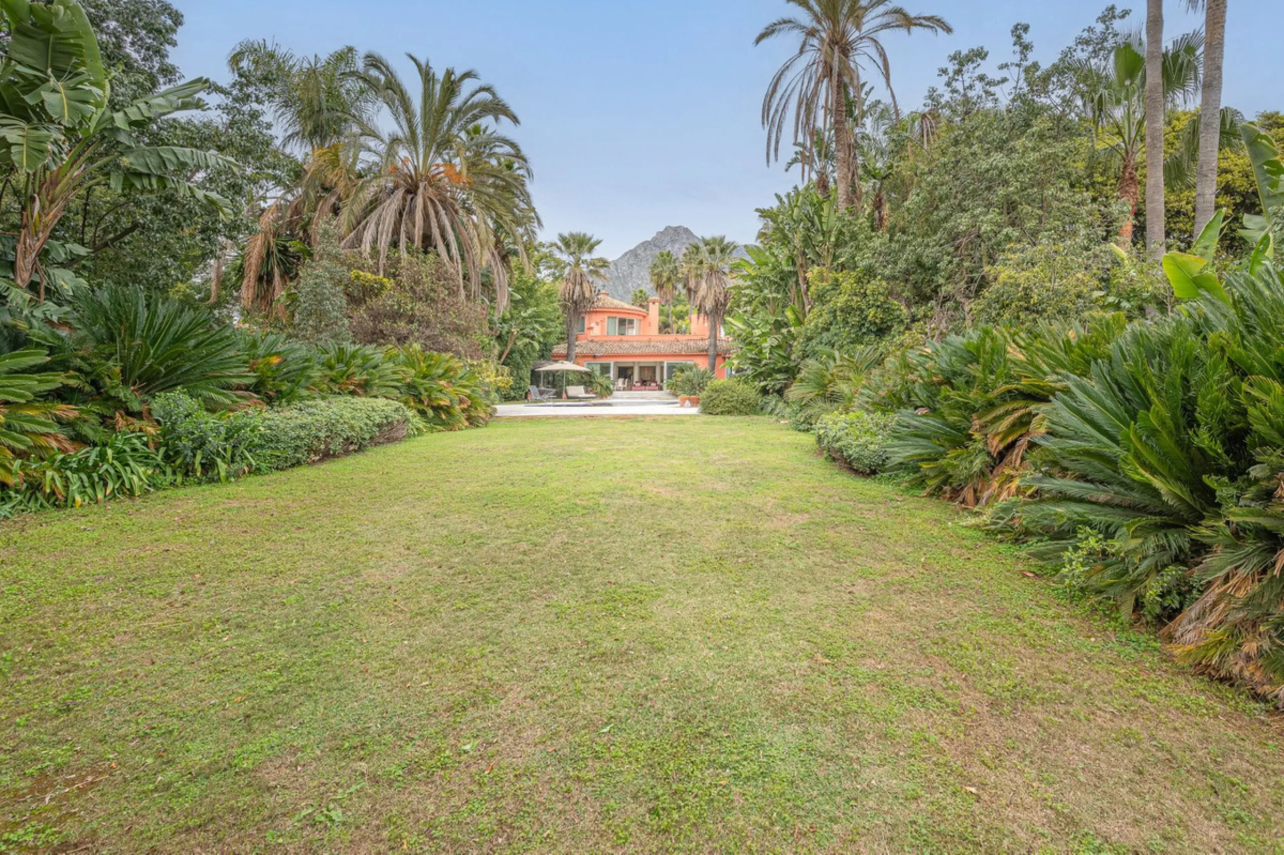 This villa presents an exceptional refurbishment opportunity to create your ideal family home.