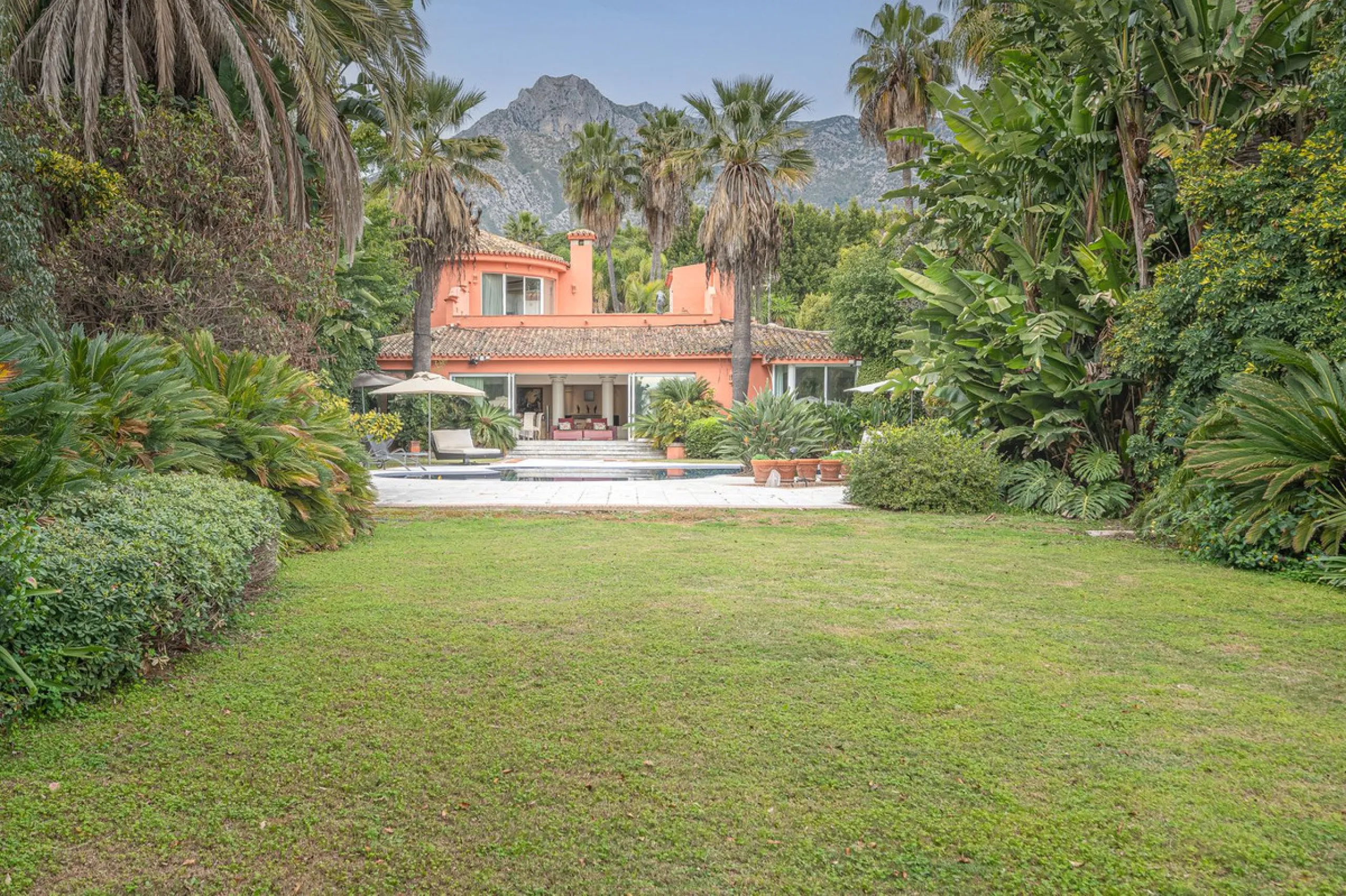 This villa presents an exceptional refurbishment opportunity to create your ideal family home.