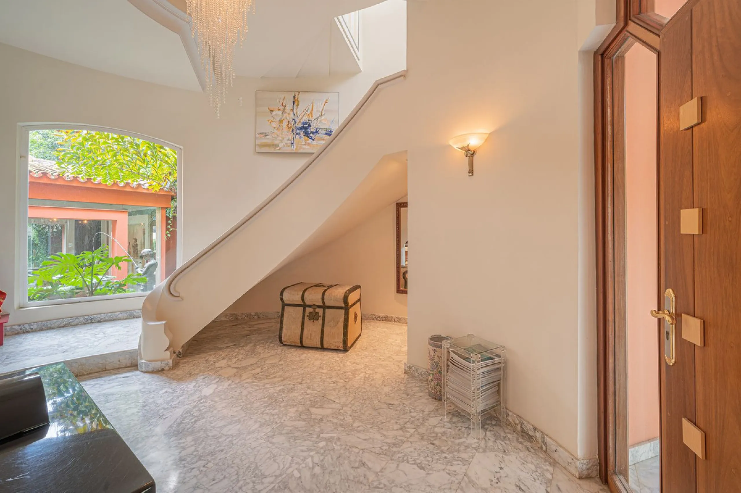 This villa presents an exceptional refurbishment opportunity to create your ideal family home.