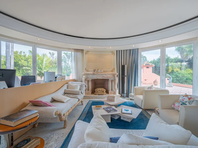 This villa presents an exceptional refurbishment opportunity to create your ideal family home.