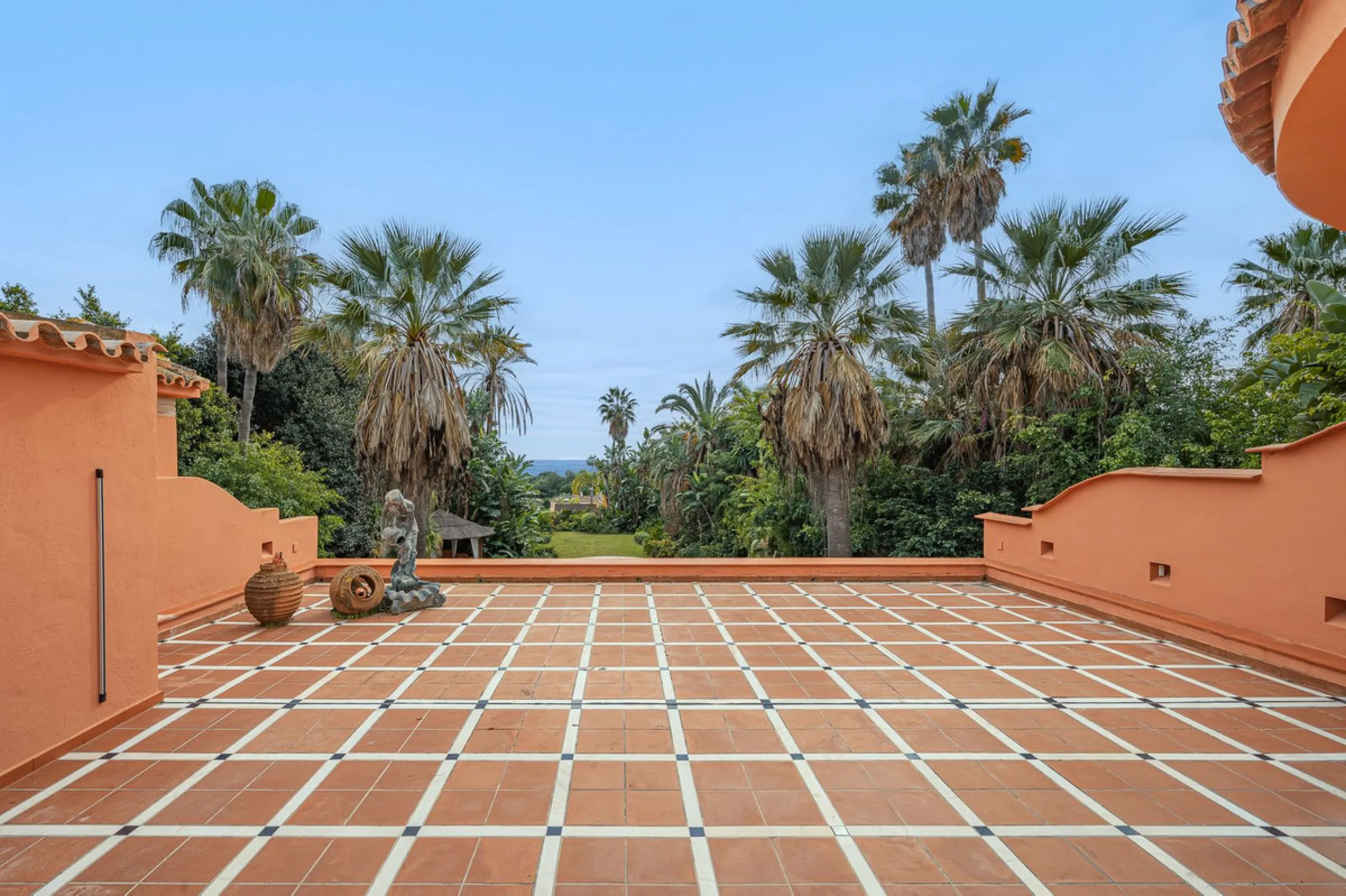 This villa presents an exceptional refurbishment opportunity to create your ideal family home.