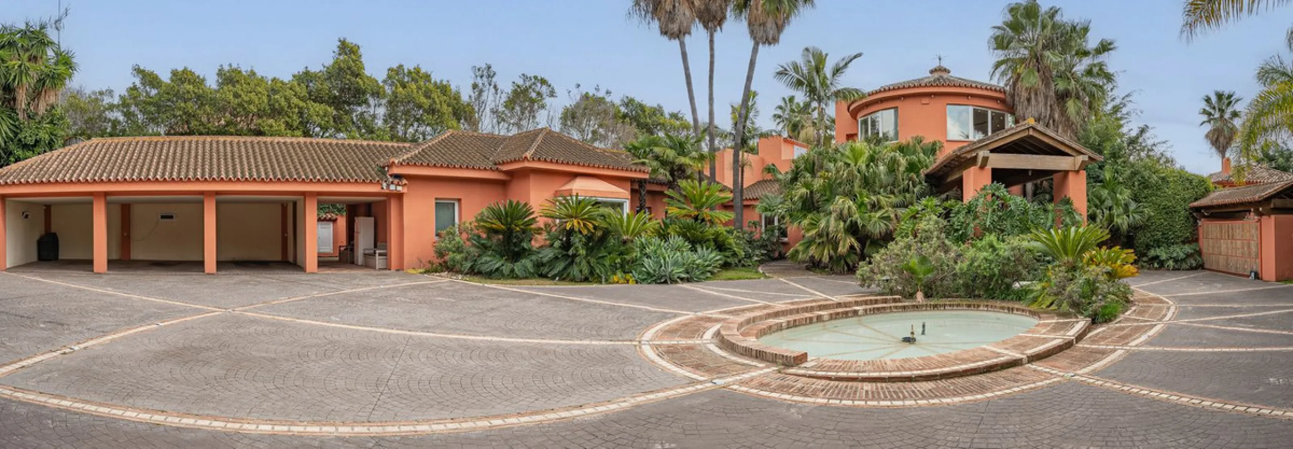 This villa presents an exceptional refurbishment opportunity to create your ideal family home.