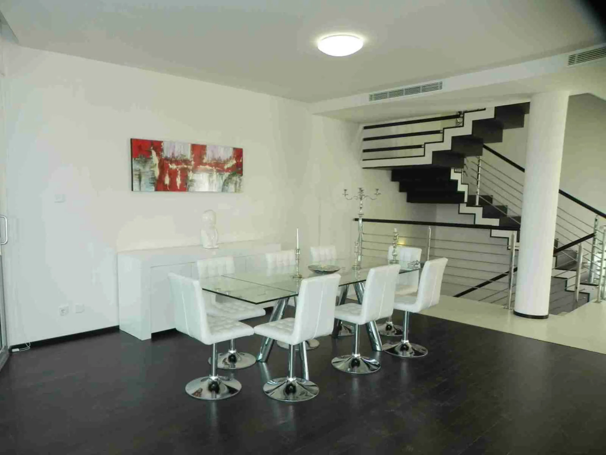 House - Semi-Detached House в продаже в Marbella, Málaga. В доме 4 спален и 5 ванных комнат. Площадь дома 421 м². Площадь участка 60 м²
