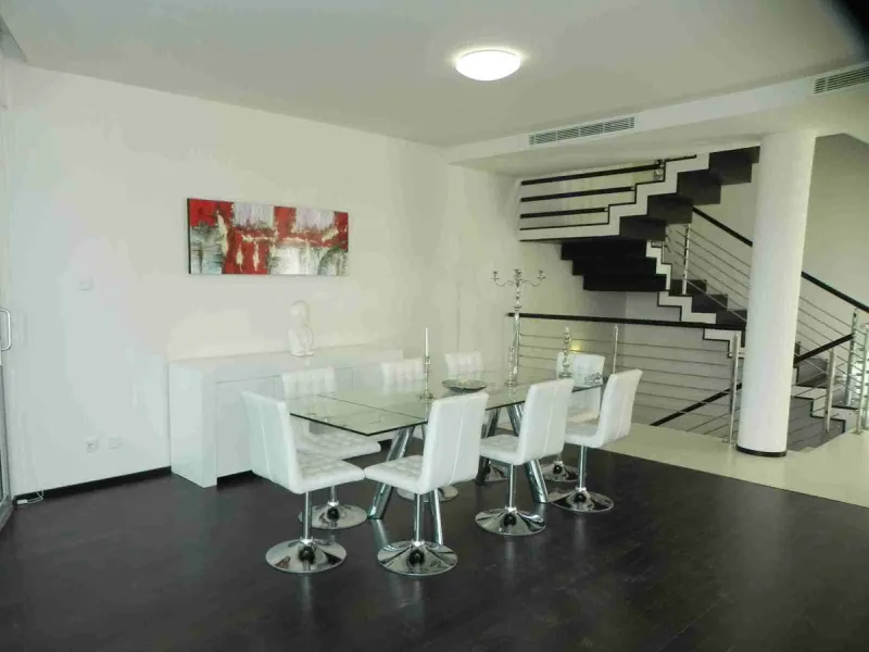 House - Semi-Detached House в продаже в Marbella, Málaga. В доме 4 спален и 5 ванных комнат. Площадь дома 421 м². Площадь участка 60 м²
