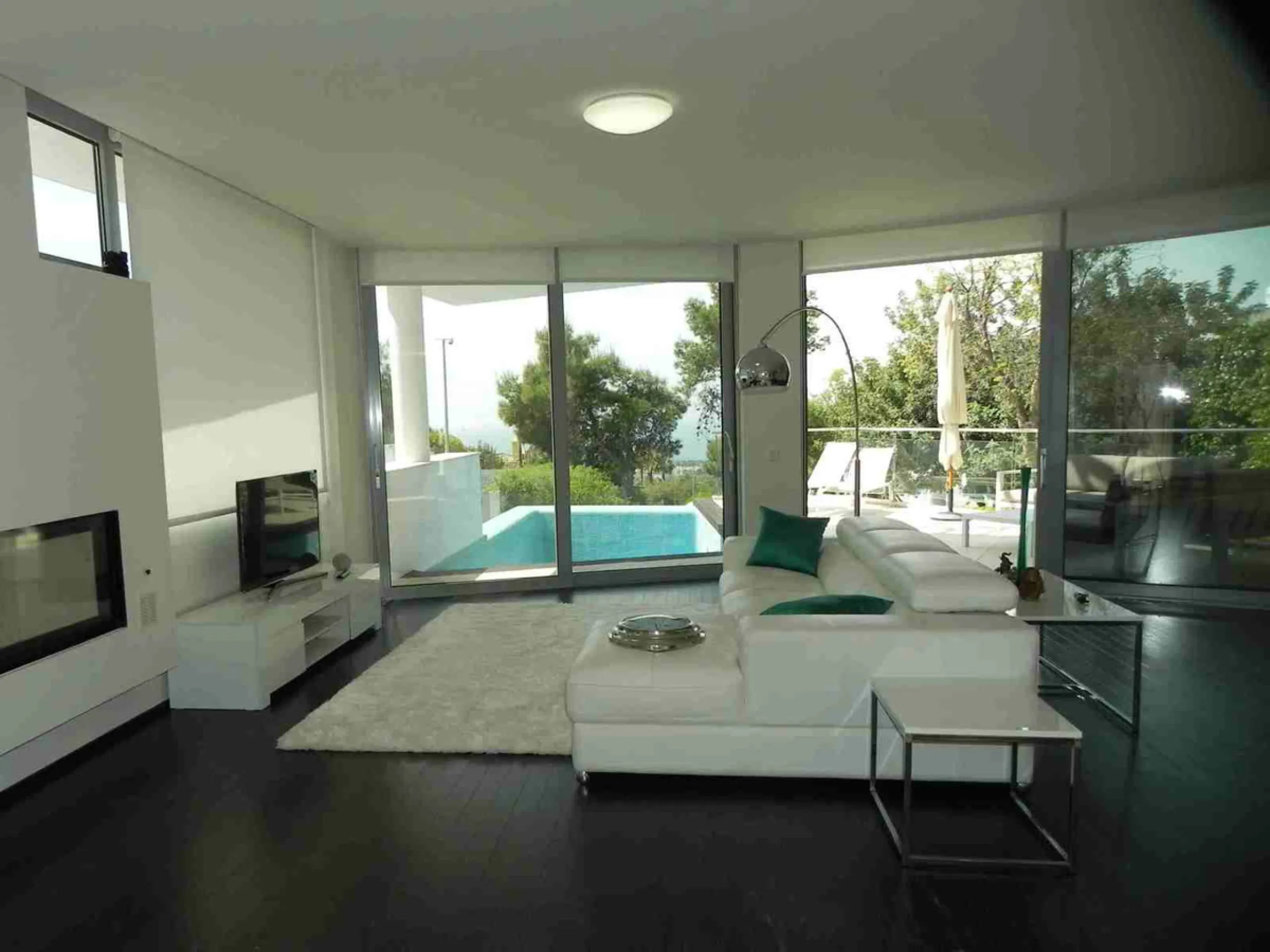 House - Semi-Detached House в продаже в Marbella, Málaga. В доме 4 спален и 5 ванных комнат. Площадь дома 421 м². Площадь участка 60 м²