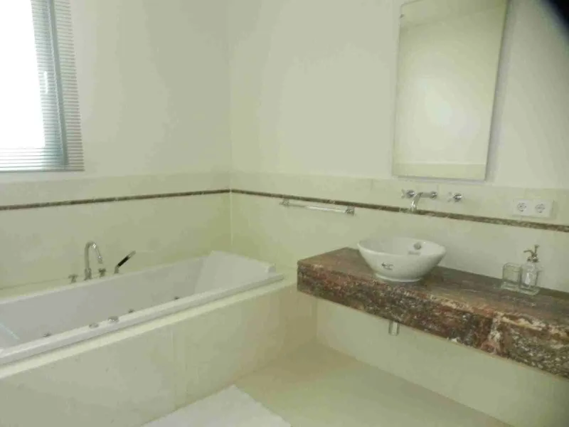 House - Semi-Detached House в продаже в Marbella, Málaga. В доме 4 спален и 5 ванных комнат. Площадь дома 421 м². Площадь участка 60 м²