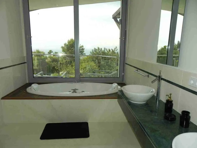 House - Semi-Detached House в продаже в Marbella, Málaga. В доме 4 спален и 5 ванных комнат. Площадь дома 421 м². Площадь участка 60 м²