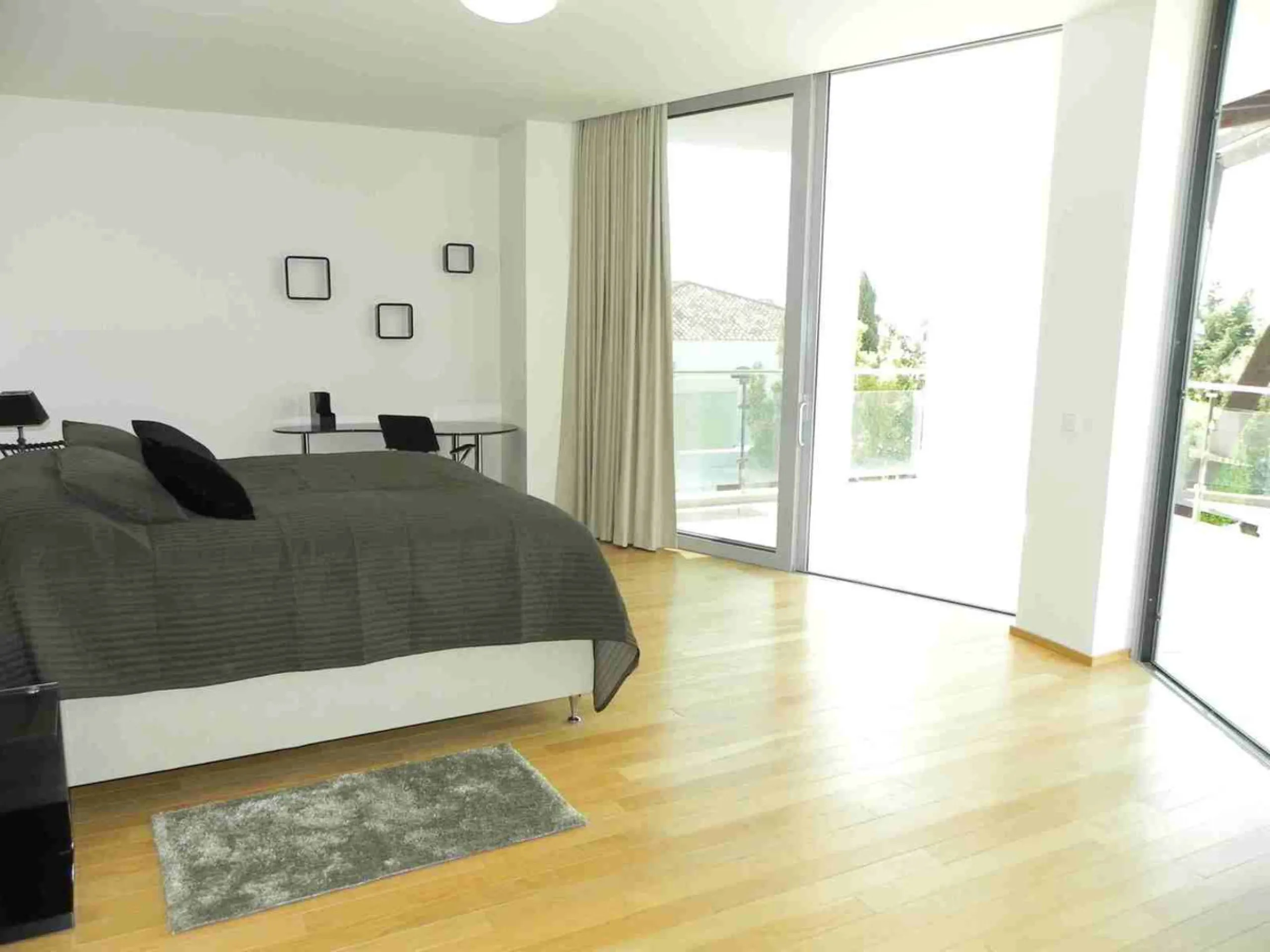 House - Semi-Detached House в продаже в Marbella, Málaga. В доме 4 спален и 5 ванных комнат. Площадь дома 421 м². Площадь участка 60 м²