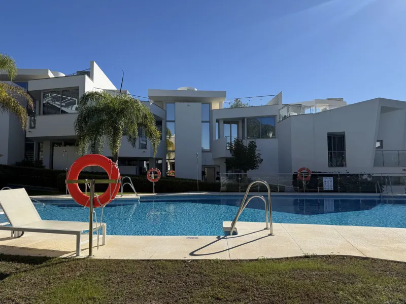 House - Semi-Detached House в продаже в Marbella, Málaga. В доме 4 спален и 5 ванных комнат. Площадь дома 421 м². Площадь участка 60 м²