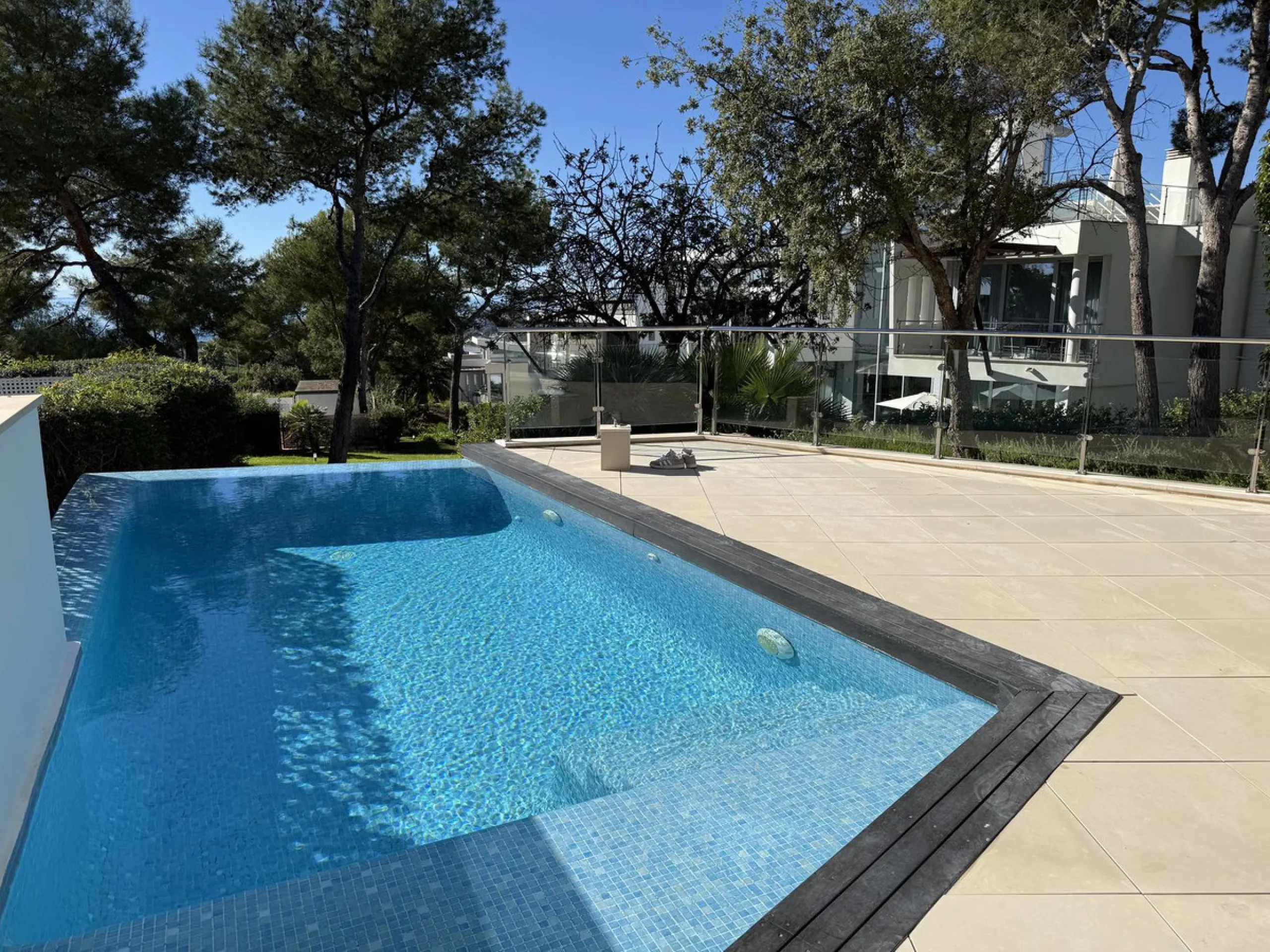 House - Semi-Detached House в продаже в Marbella, Málaga. В доме 4 спален и 5 ванных комнат. Площадь дома 421 м². Площадь участка 60 м²