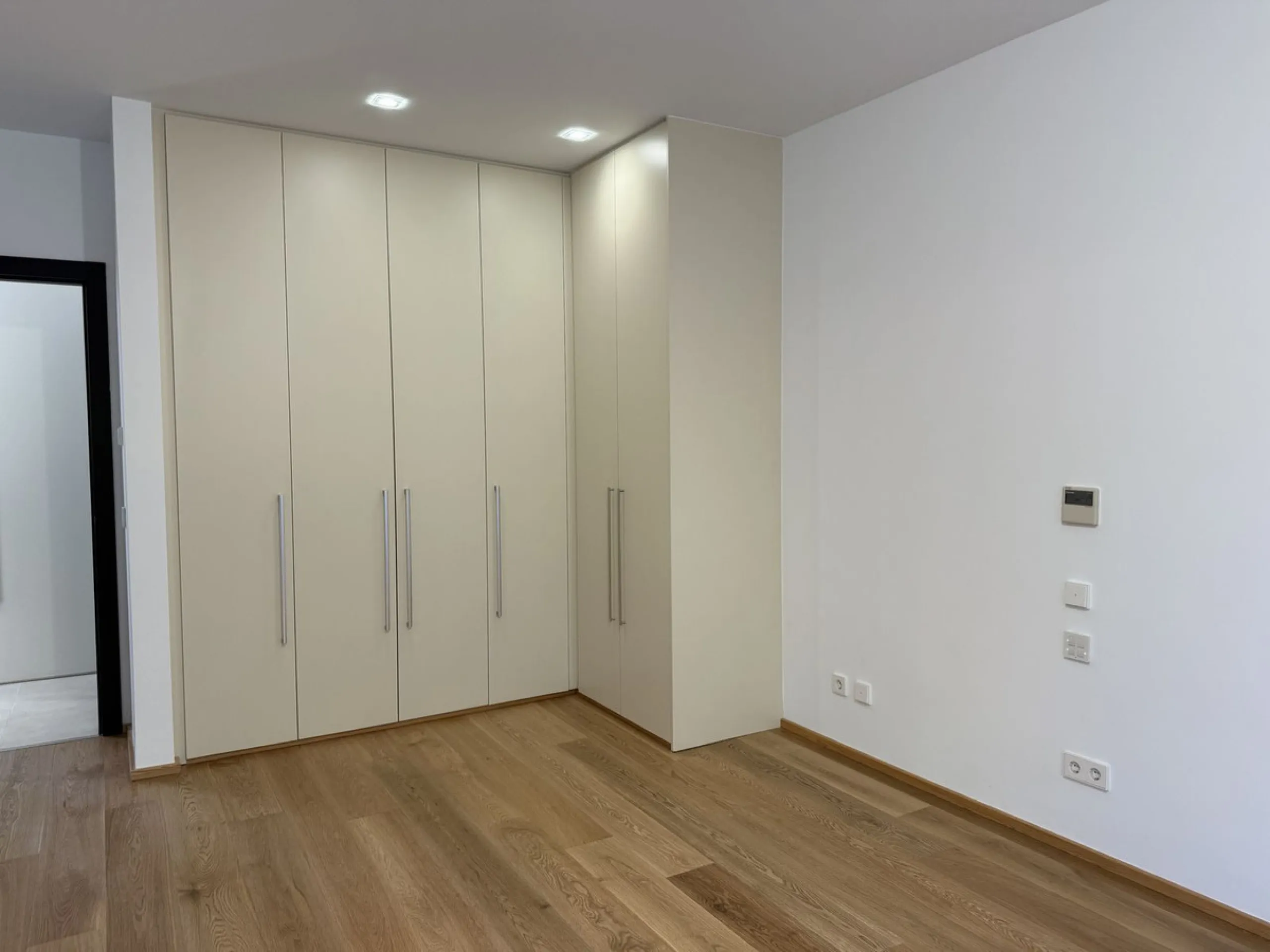 House - Semi-Detached House в продаже в Marbella, Málaga. В доме 4 спален и 5 ванных комнат. Площадь дома 421 м². Площадь участка 60 м²