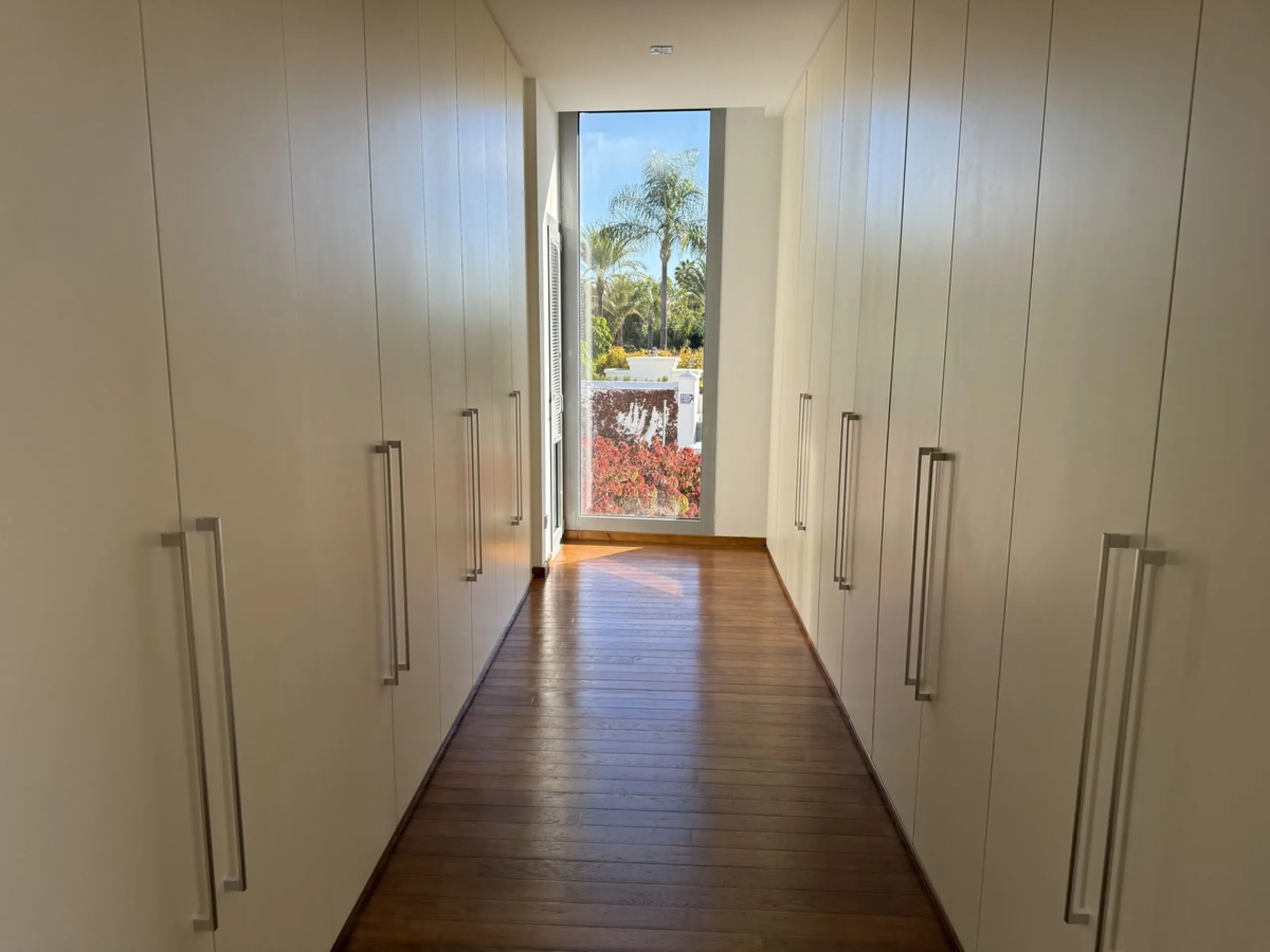 House - Semi-Detached House в продаже в Marbella, Málaga. В доме 4 спален и 5 ванных комнат. Площадь дома 421 м². Площадь участка 60 м²