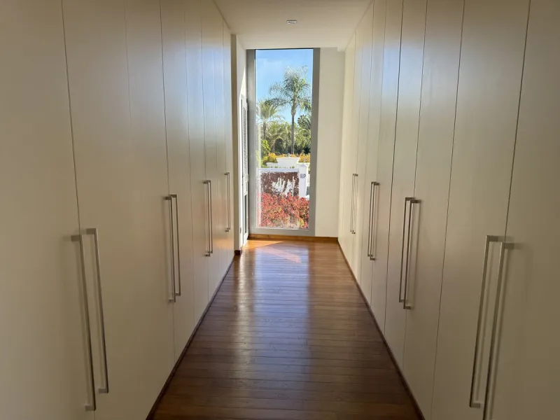 House - Semi-Detached House в продаже в Marbella, Málaga. В доме 4 спален и 5 ванных комнат. Площадь дома 421 м². Площадь участка 60 м²