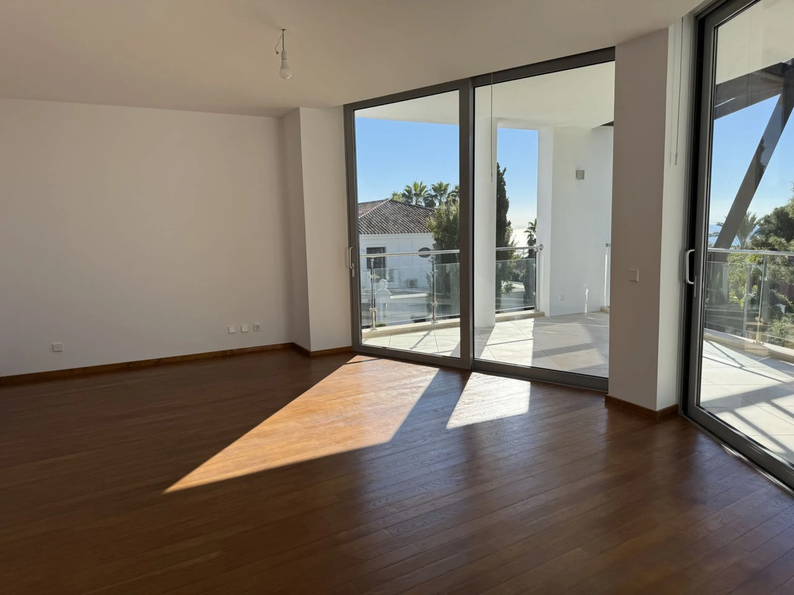 House - Semi-Detached House в продаже в Marbella, Málaga. В доме 4 спален и 5 ванных комнат. Площадь дома 421 м². Площадь участка 60 м²