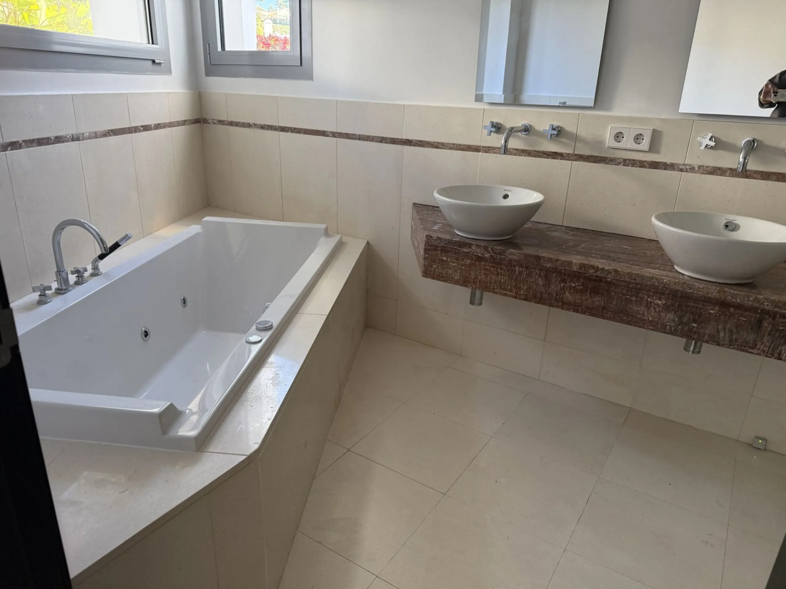 House - Semi-Detached House в продаже в Marbella, Málaga. В доме 4 спален и 5 ванных комнат. Площадь дома 421 м². Площадь участка 60 м²