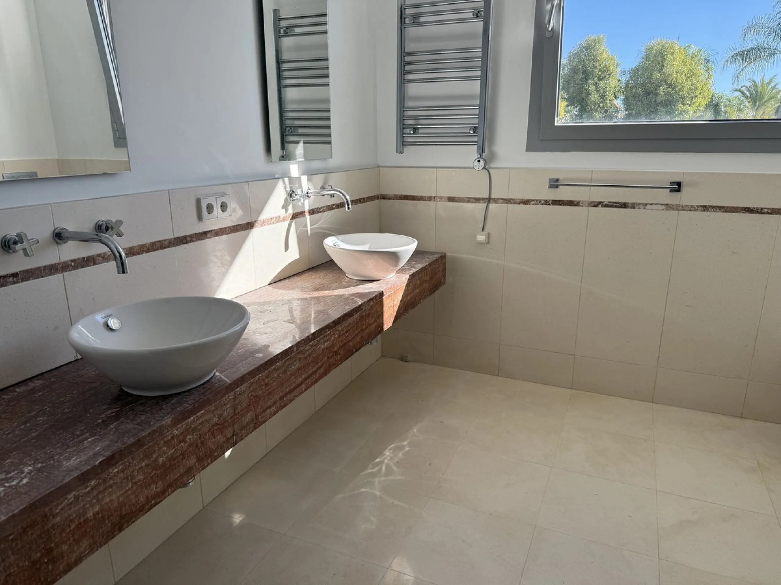 House - Semi-Detached House в продаже в Marbella, Málaga. В доме 4 спален и 5 ванных комнат. Площадь дома 421 м². Площадь участка 60 м²