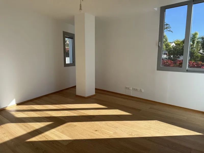 House - Semi-Detached House в продаже в Marbella, Málaga. В доме 4 спален и 5 ванных комнат. Площадь дома 421 м². Площадь участка 60 м²