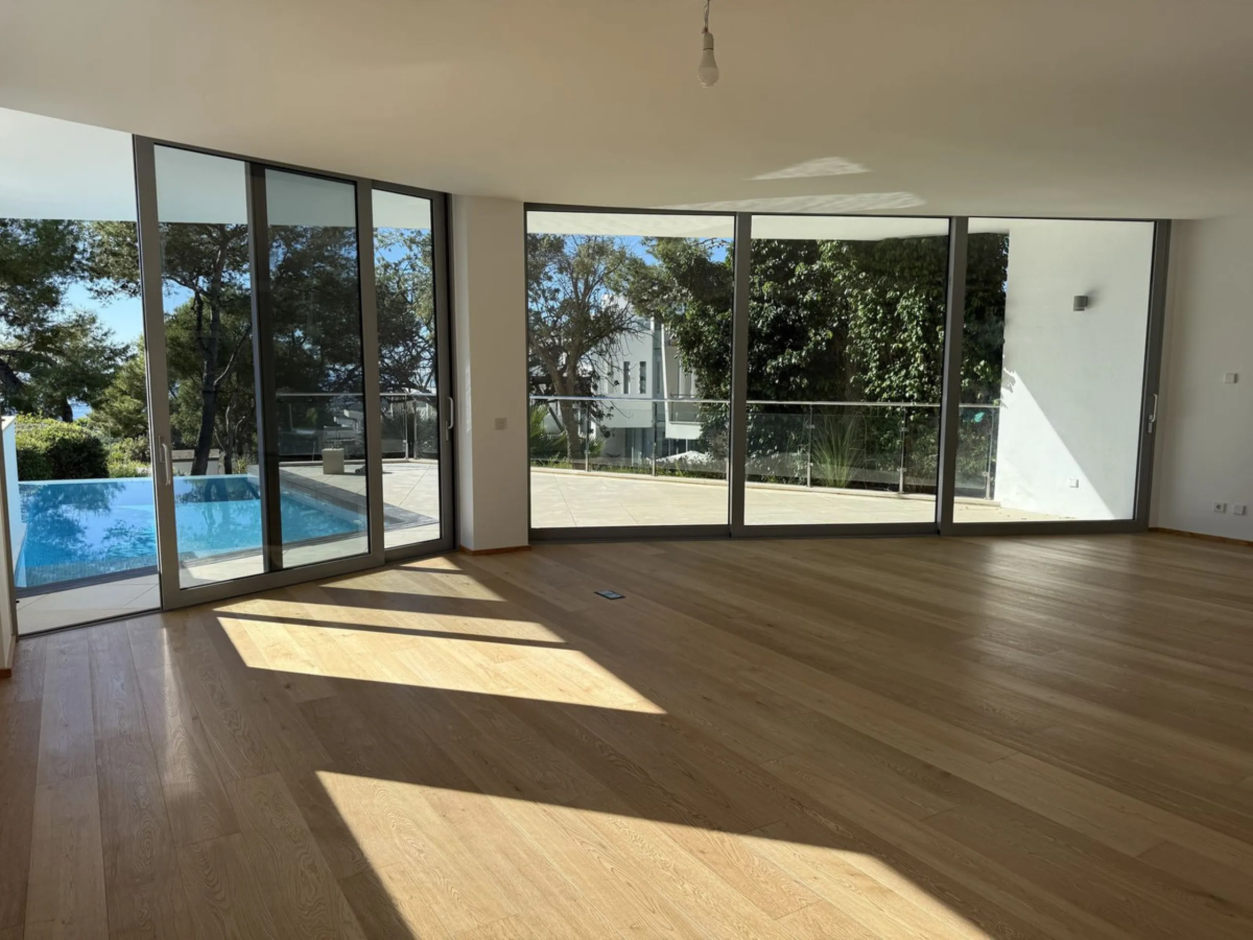 House - Semi-Detached House в продаже в Marbella, Málaga. В доме 4 спален и 5 ванных комнат. Площадь дома 421 м². Площадь участка 60 м²