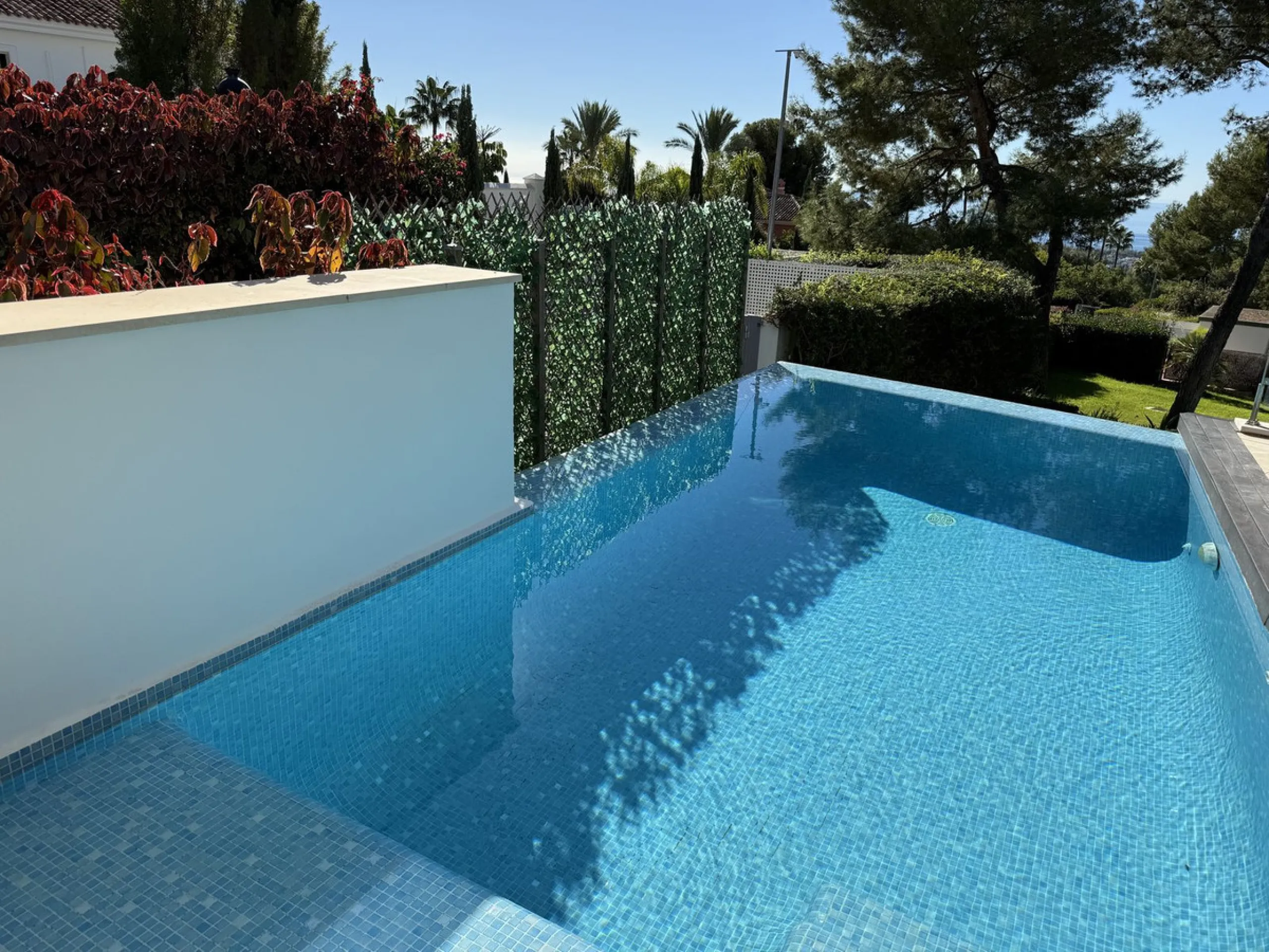 House - Semi-Detached House в продаже в Marbella, Málaga. В доме 4 спален и 5 ванных комнат. Площадь дома 421 м². Площадь участка 60 м²