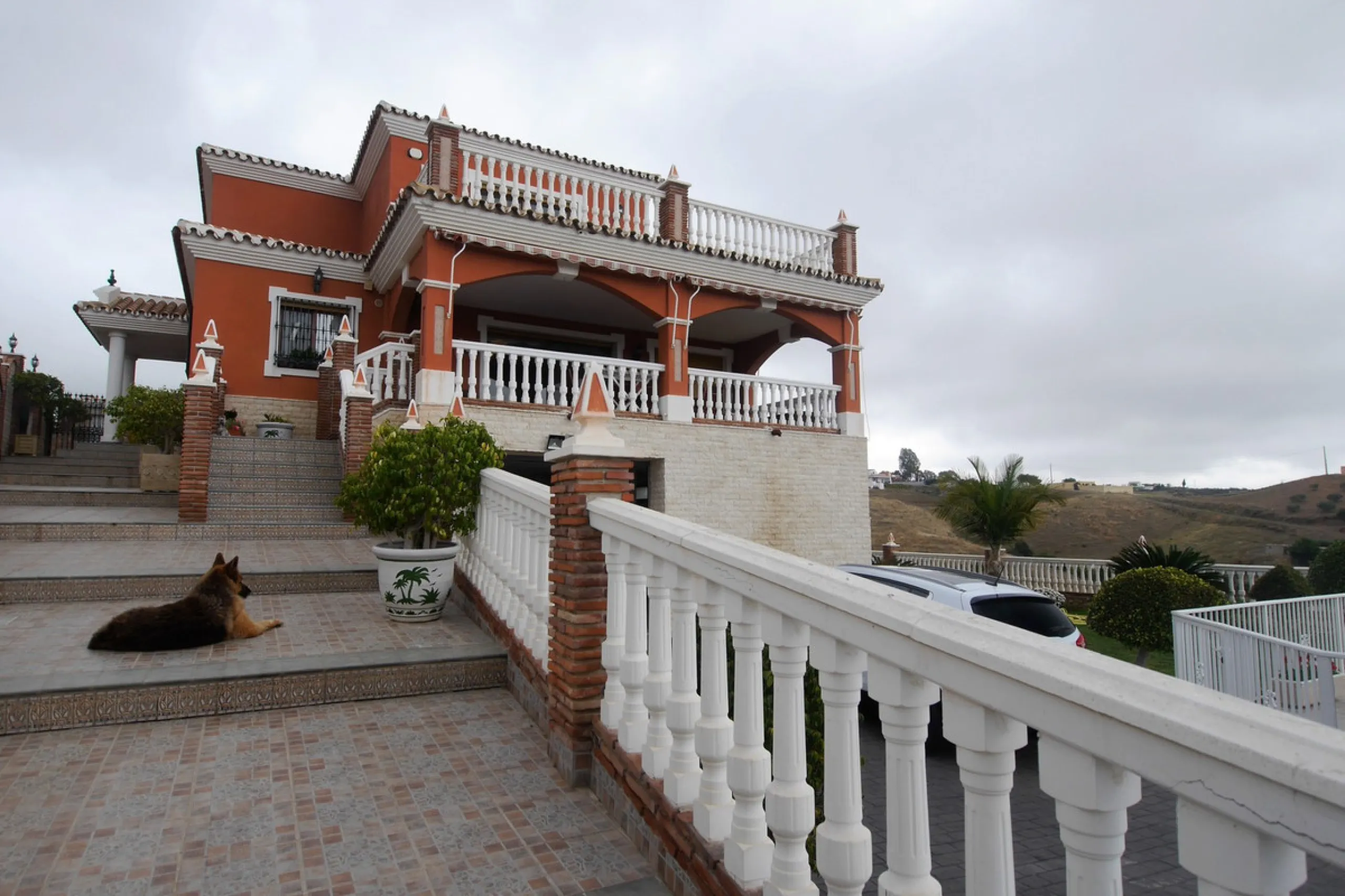 .Beautiful property with a plot of 2,501 Mts. Villa of about 492 meters built,