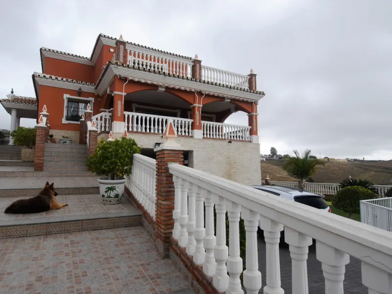 .Beautiful property with a plot of 2,501 Mts. Villa of about 492 meters built,