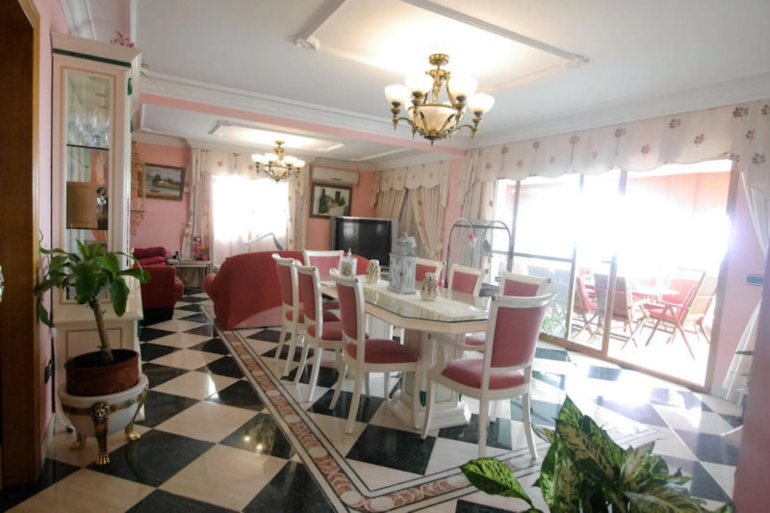 .Beautiful property with a plot of 2,501 Mts. Villa of about 492 meters built,