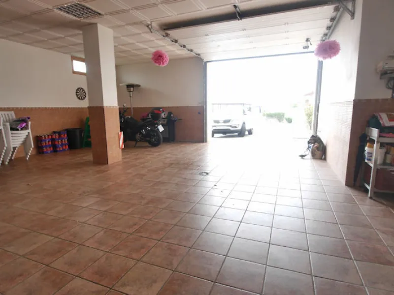 .Beautiful property with a plot of 2,501 Mts. Villa of about 492 meters built,