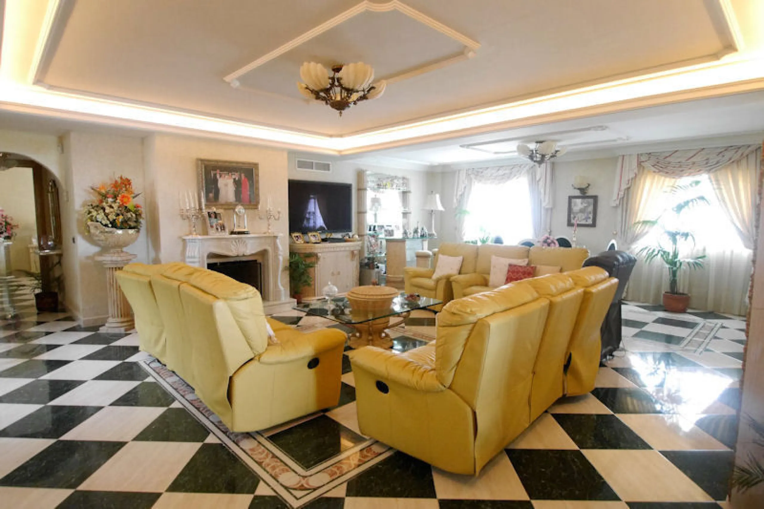 .Beautiful property with a plot of 2,501 Mts. Villa of about 492 meters built,