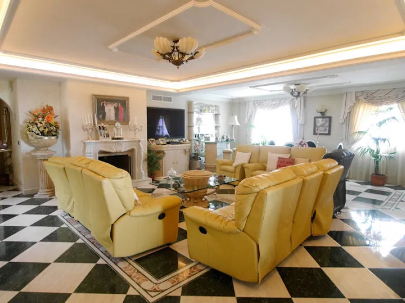 .Beautiful property with a plot of 2,501 Mts. Villa of about 492 meters built,