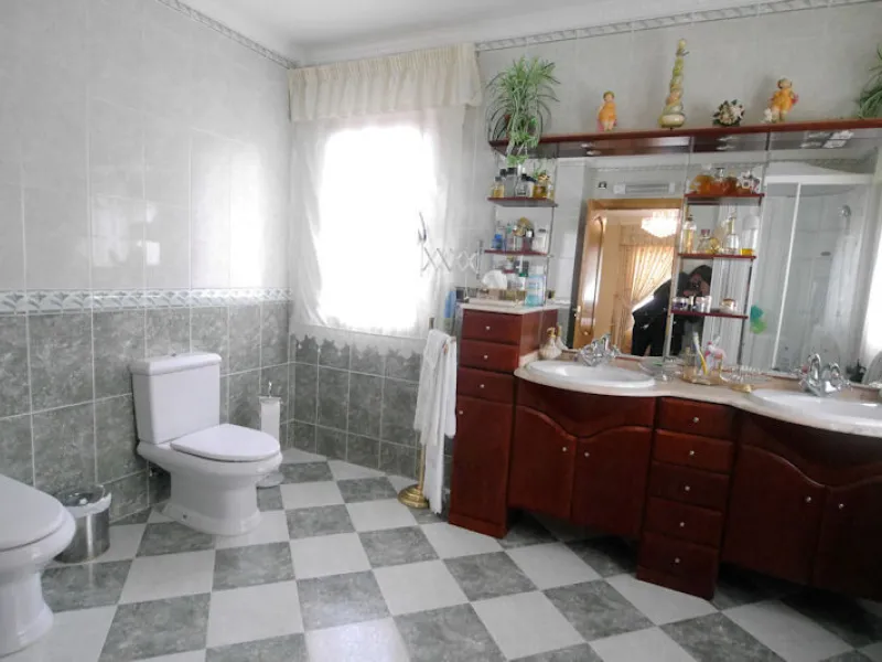 .Beautiful property with a plot of 2,501 Mts. Villa of about 492 meters built,