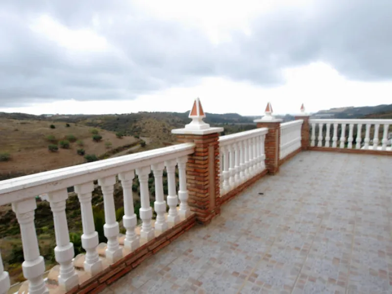 .Beautiful property with a plot of 2,501 Mts. Villa of about 492 meters built,