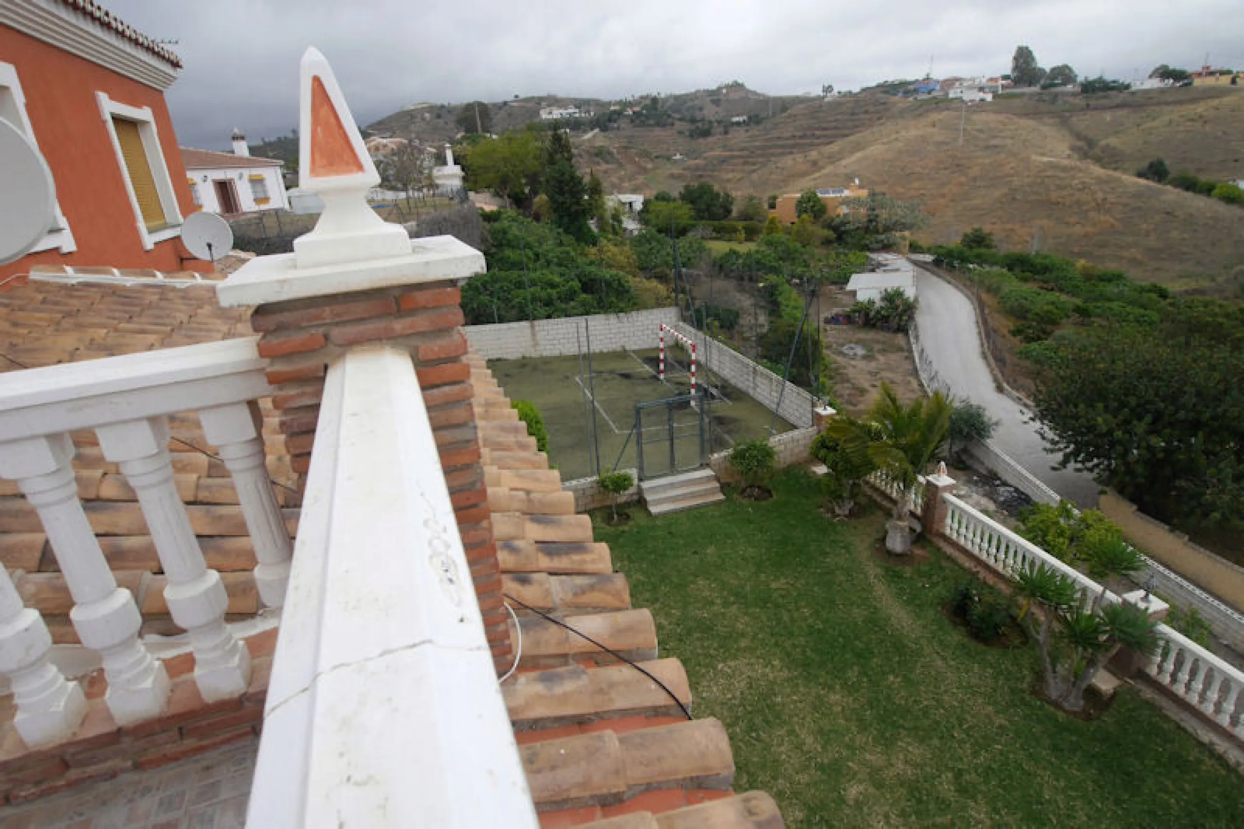 .Beautiful property with a plot of 2,501 Mts. Villa of about 492 meters built,