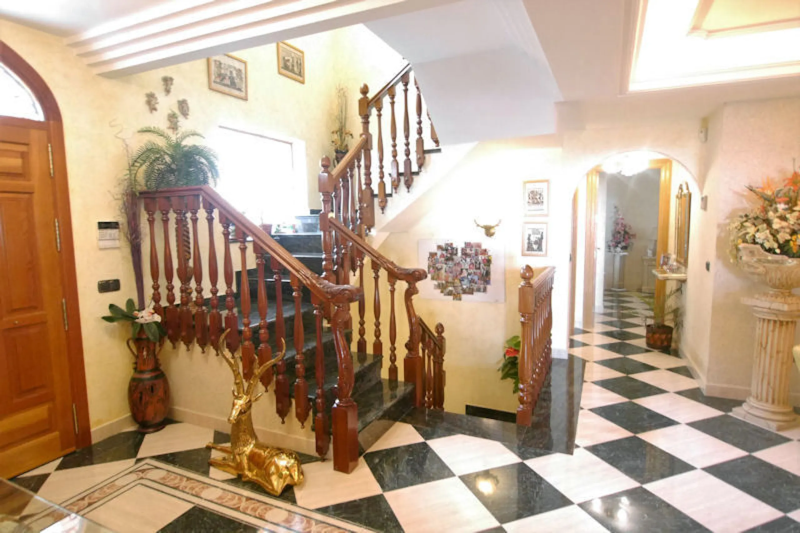 .Beautiful property with a plot of 2,501 Mts. Villa of about 492 meters built,