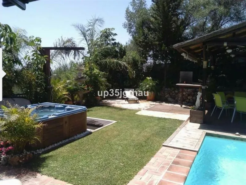 Ground Floor Apartment, Estepona, Costa del Sol.